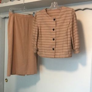 Vintage 2 piece lightweight skirt and 3/4 sleeve top suit set